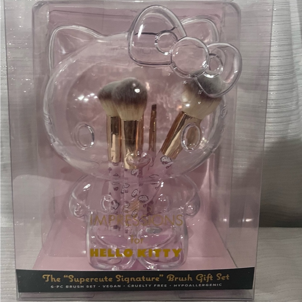 Impressions x Hello Kitty “Supercute Signature” brush set.